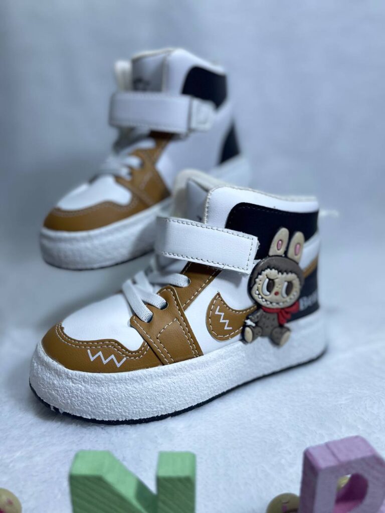 تصویر سفید قهوه ای کتانی نیم‌بوت بچگانه مدل لبوبو2