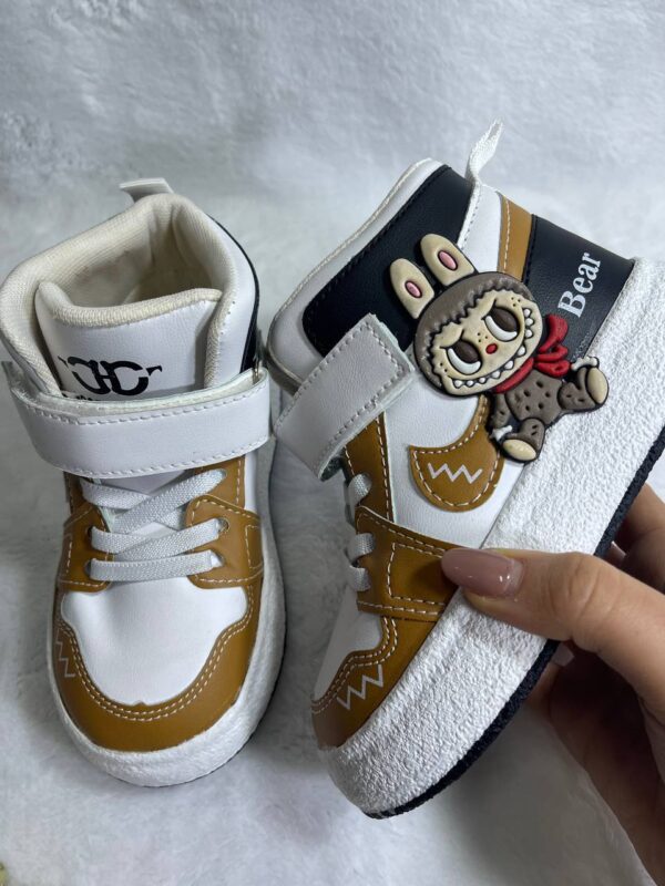 تصویر تک کتانی نیم‌بوت بچگانه مدل لبوبو رنگ سفید قهوه ای 3