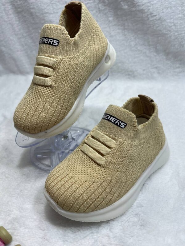 کفش جورابی بچگانه مدل Skechers رنگ کرمی 9