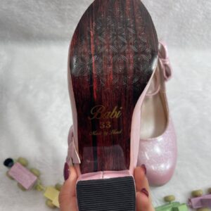 تصویر کفی کفش مجلسی دخترانه پاشنه‌دار مدل پرنسس باربی2