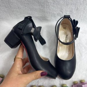 تصویر تک مشکی کفش مجلسی دخترانه پاشنه‌دار مدل مهدیران2