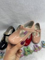 تصویر تک رنگ کرم کفش عروسکی دخترانه مدل smile7